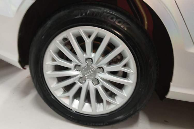 Used Audi A3 2016 Limousine 35 TFSI Prestige Edition Right Rear Wheel Hub
