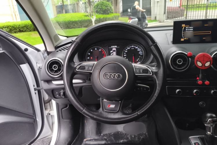 Used Audi A3 2016 Limousine 35 TFSI Ambition Edition Steering Wheel