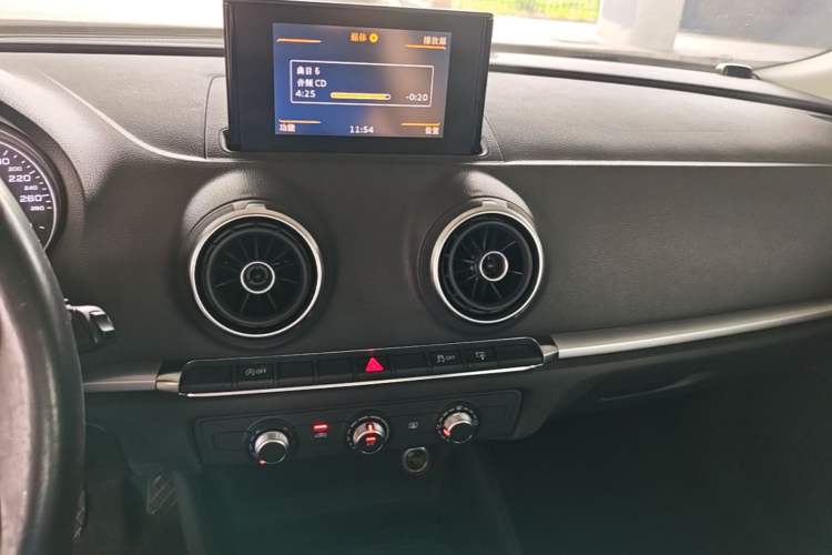 Used Audi A3 2016 Sportback 35 TFSI Ambition Edition Audio And AC Panel