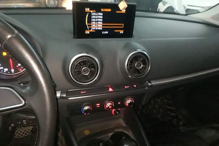 Used Audi A3 2016 Limousine 35 TFSI Ambition Edition Audio And AC Panel