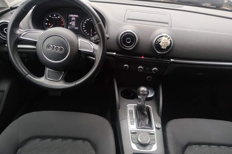 Used Audi A3 2016 Sportback 35 TFSI Ambition Edition Audio And AC Panel