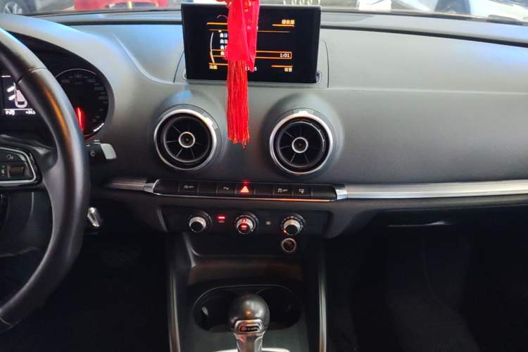Used Audi A3 2016 Limousine 35 TFSI Prestige Edition Audio And AC Panel