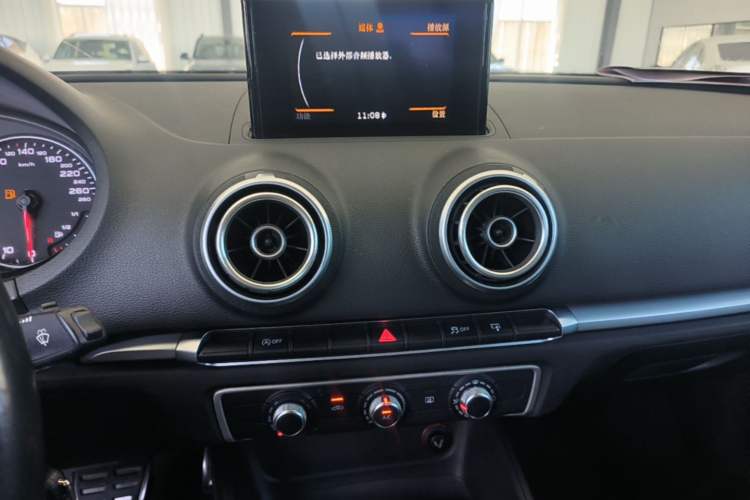 Used Audi A3 2016 Limousine 35 TFSI Ambition Edition Audio And AC Panel