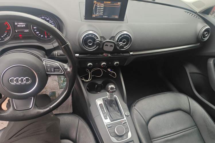 Used Audi A3 2016 Limousine 35 TFSI Prestige Edition Audio And AC Panel