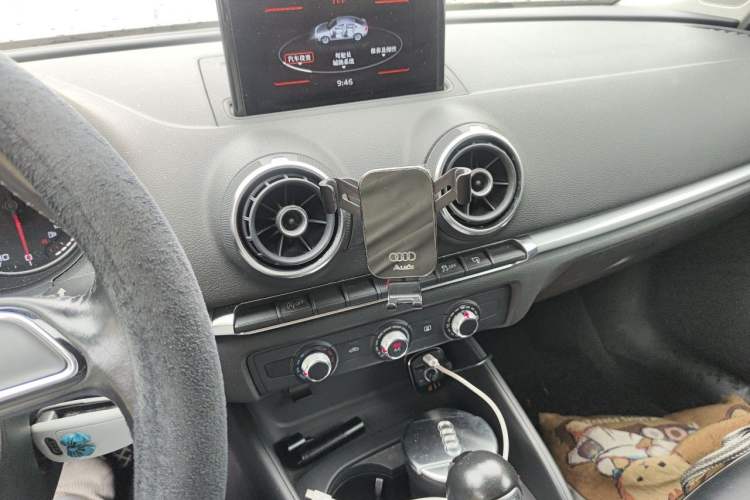 Used Audi A3 2016 Limousine 35 TFSI Ambition Edition Audio And AC Panel