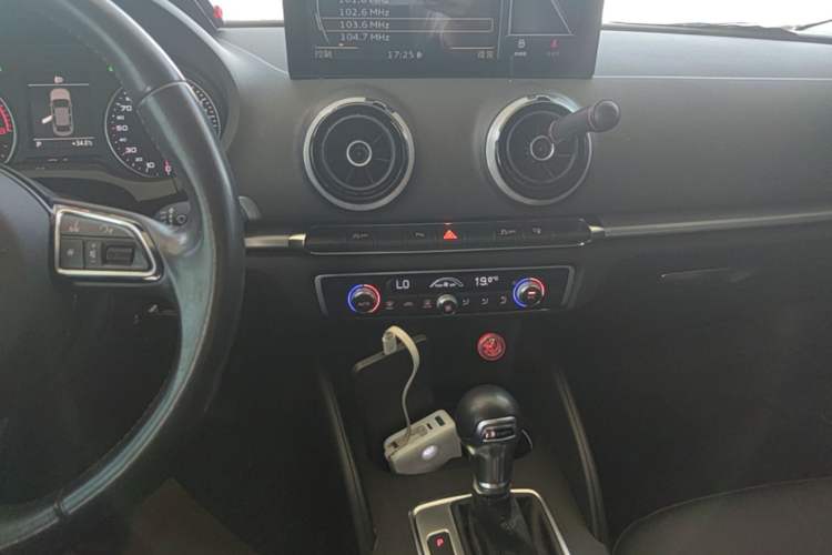 Used Audi A3 2016 Limousine 35 TFSI Style Edition Audio And AC Panel