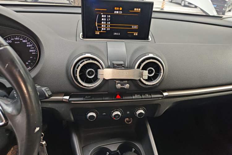 Used Audi A3 2016 Limousine 35 TFSI Ambition Edition Audio And AC Panel
