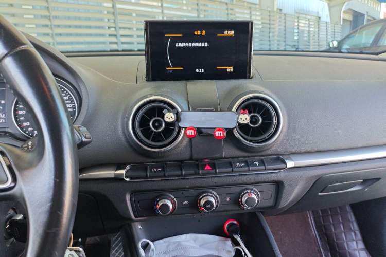 Used Audi A3 2016 Limousine 35 TFSI Ambition Edition Audio And AC Panel