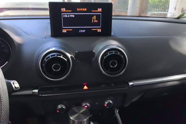 Used Audi A3 2016 Limousine 35 TFSI Ambition Edition Audio And AC Panel