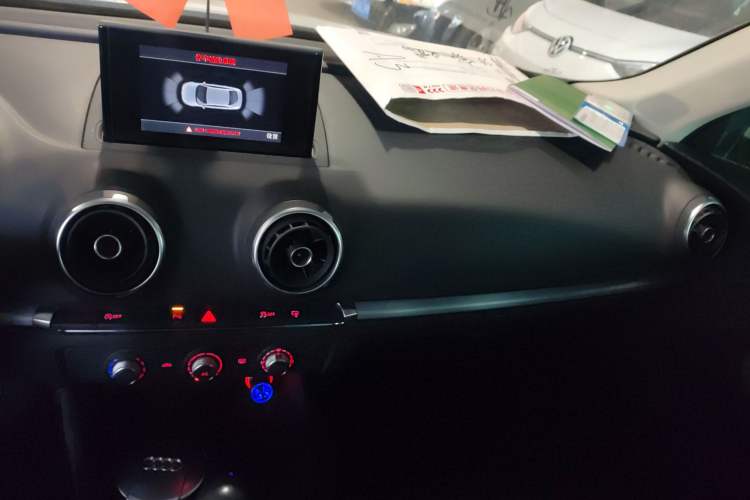 Used Audi A3 2016 Limousine 35 TFSI Prestige Edition Audio And AC Panel