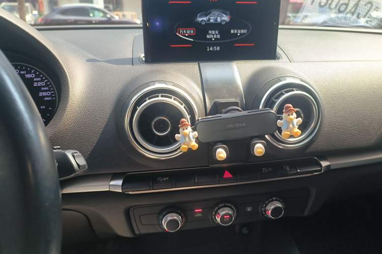 Used Audi A3 2016 Limousine 35 TFSI Ambition Edition Audio And AC Panel