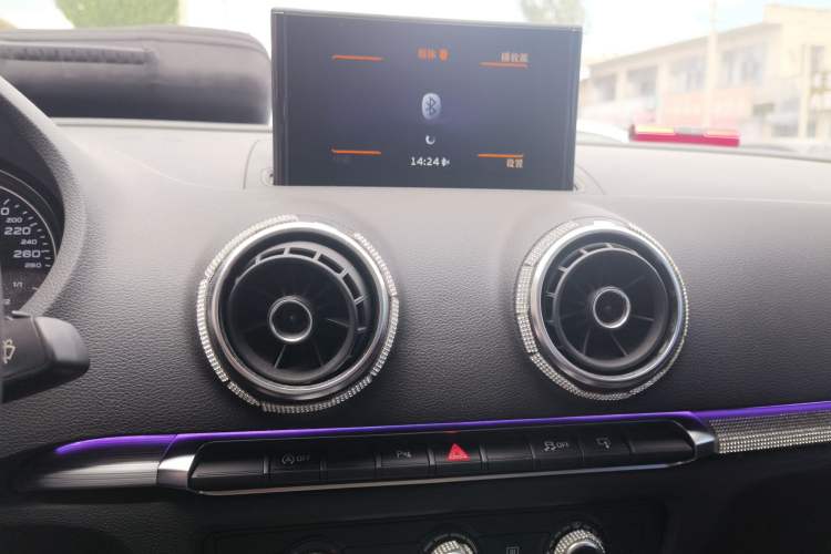 Used Audi A3 2016 Limousine 35 TFSI Prestige Edition Audio And AC Panel