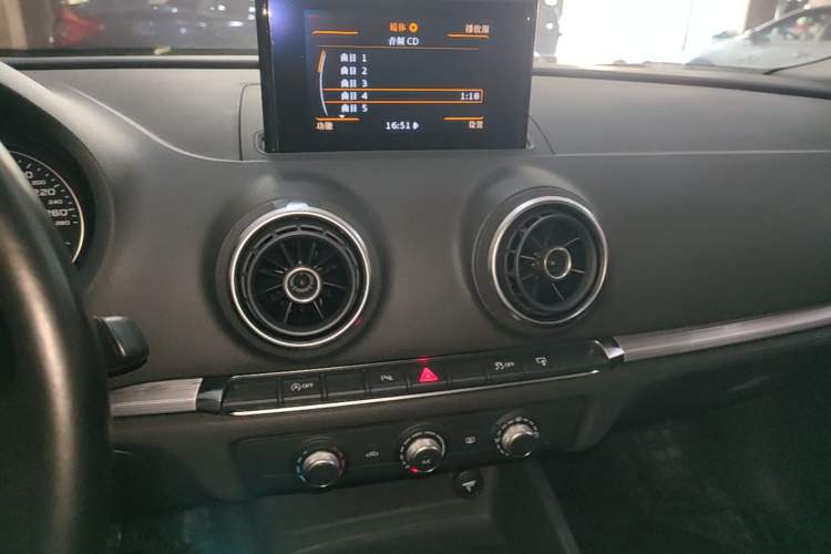 Used Audi A3 2016 Limousine 35 TFSI Prestige Edition Audio And AC Panel