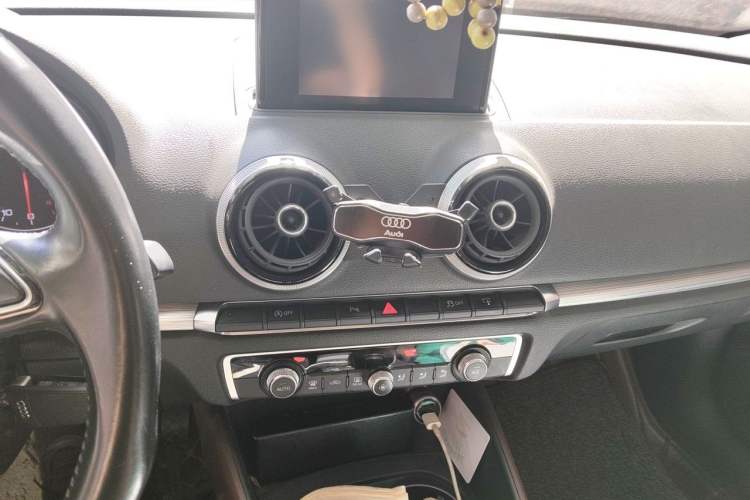 Used Audi A3 2016 Sportback 35 TFSI Style Edition Audio And AC Panel