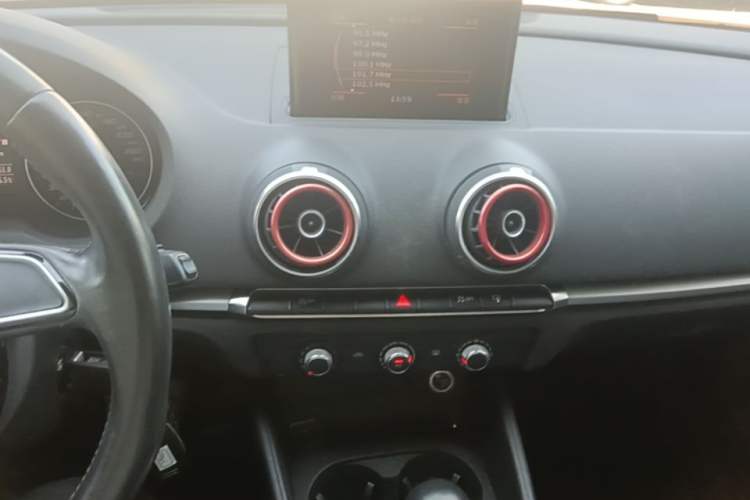 Used Audi A3 2016 Limousine 35 TFSI Ambition Edition Audio And AC Panel