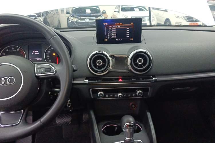 Used Audi A3 2016 Sportback 35 TFSI Style Edition Audio And AC Panel