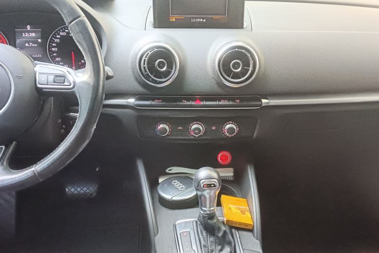 Used Audi A3 2016 Sportback 35 TFSI Ambition Audio And AC Panel