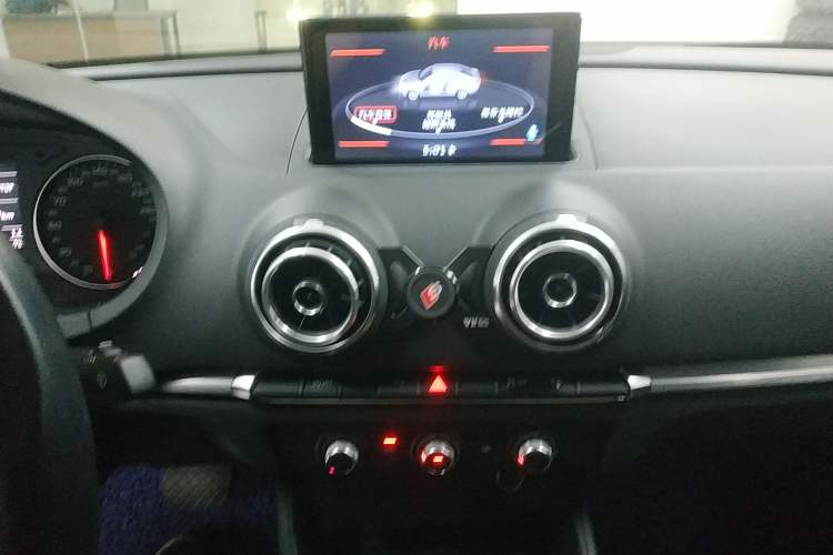 Used Audi A3 2016 Limousine 35 TFSI Prestige Edition Audio And AC Panel
