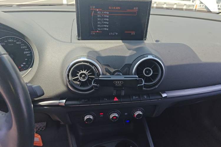 Used Audi A3 2016 Limousine 35 TFSI Prestige Edition Audio And AC Panel