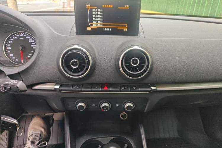 Used Audi A3 2016 Limousine 35 TFSI Prestige Edition Audio And AC Panel