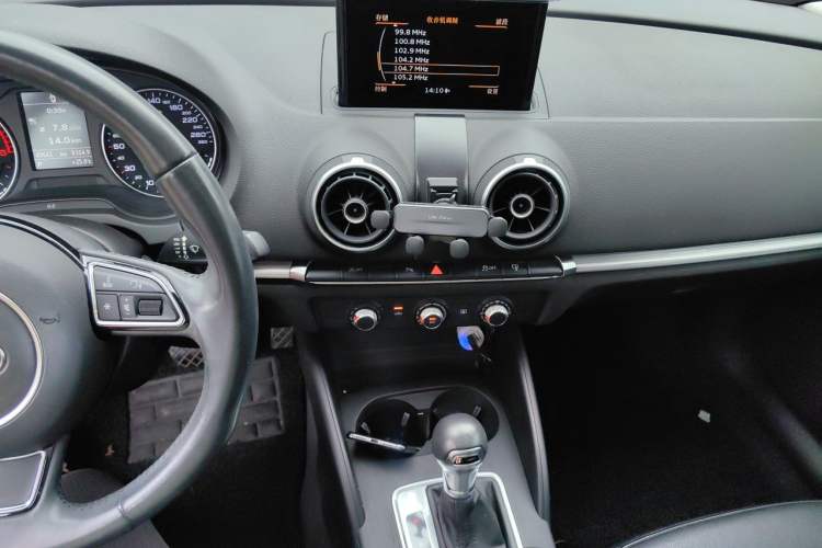 Used Audi A3 2016 Limousine 35 TFSI Prestige Edition Audio And AC Panel