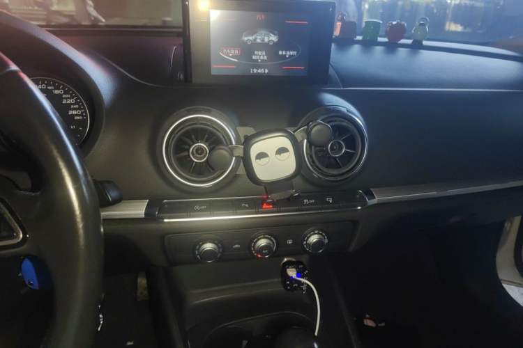 Used Audi A3 2016 Limousine 35 TFSI Prestige Edition Audio And AC Panel