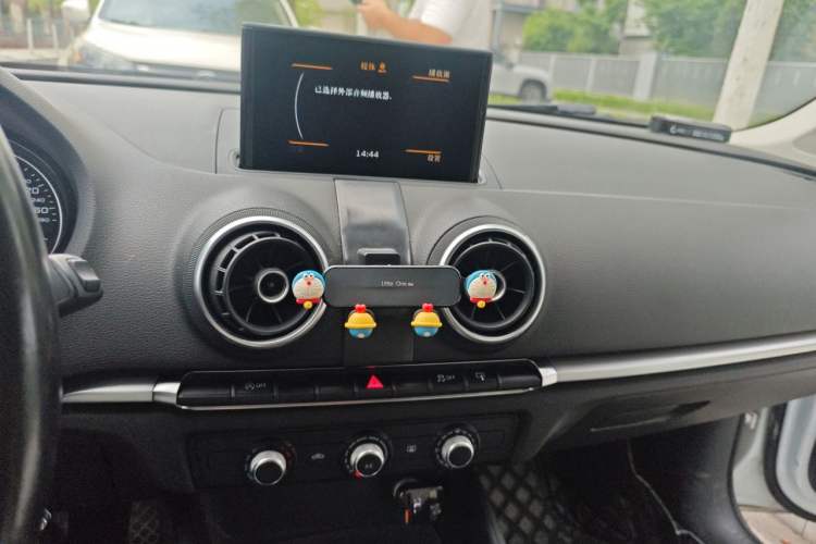 Used Audi A3 2016 Limousine 35 TFSI Ambition Edition Audio And AC Panel
