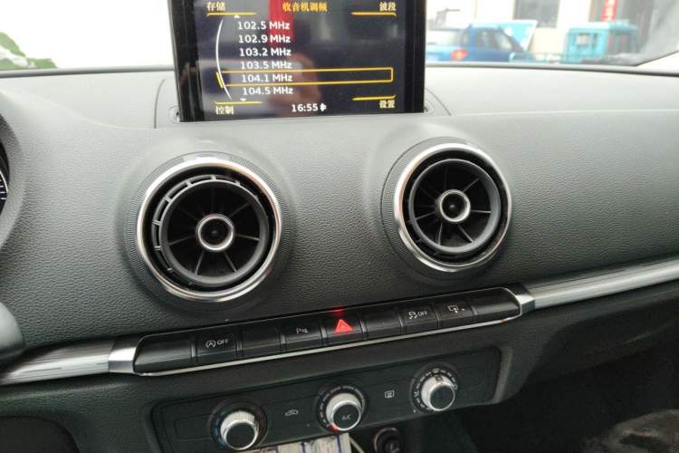 Used Audi A3 2016 Limousine 35 TFSI Prestige Edition Audio And AC Panel