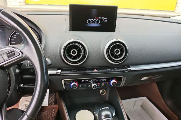 Used Audi A3 2016 Limousine 35 TFSI Style Edition Audio And AC Panel