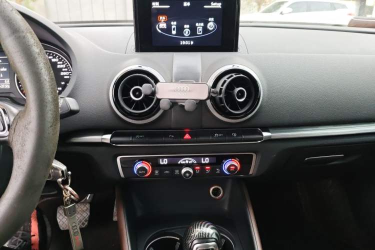 Used Audi A3 2016 Sportback 35 TFSI Style Edition Audio And AC Panel