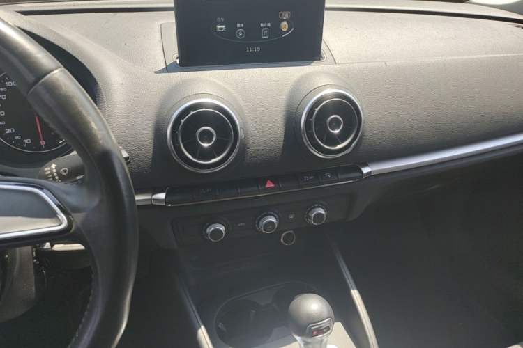 Used Audi A3 2016 Limousine 35 TFSI Ambition Edition Audio And AC Panel