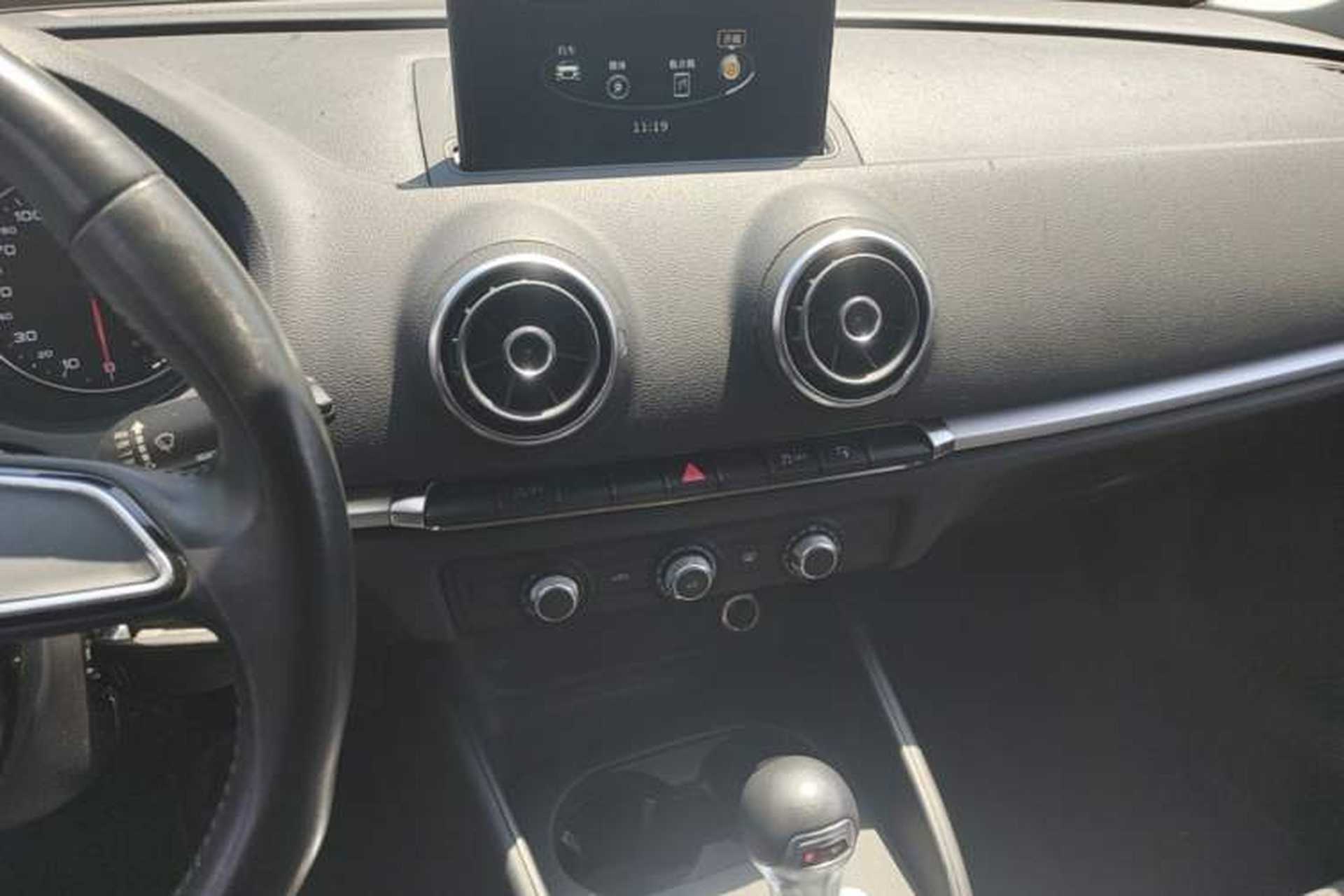 Used Audi A3 2016 Limousine 35 TFSI Ambition Edition Audio And AC Panel