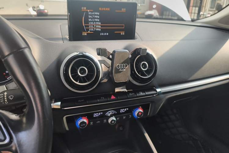 Used Audi A3 2016 Sportback 35 TFSI Style Edition Audio And AC Panel