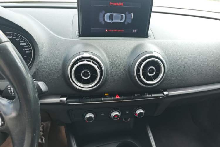 Used Audi A3 2016 Limousine 35 TFSI Prestige Edition Audio And AC Panel