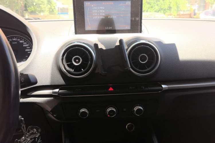Used Audi A3 2016 Limousine 35 TFSI Ambition Edition Audio And AC Panel