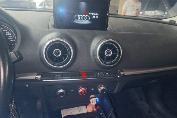 Used Audi A3 2016 Limousine 35 TFSI Ambition Edition Audio And AC Panel