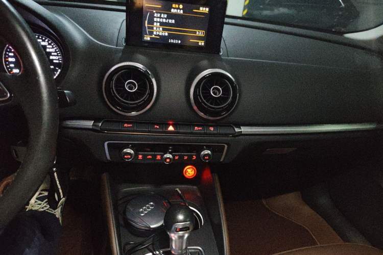 Used Audi A3 2016 Limousine 35 TFSI Style Edition Audio And AC Panel