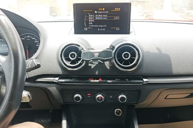 Used Audi A3 2016 Sportback 35 TFSI Ambition Edition Audio And AC Panel