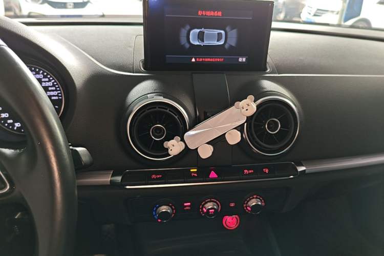 Used Audi A3 2016 Limousine 35 TFSI Prestige Edition Audio And AC Panel