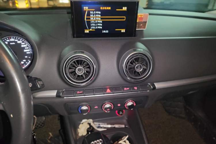 Used Audi A3 2016 Limousine 35 TFSI Ambition Edition Audio And AC Panel
