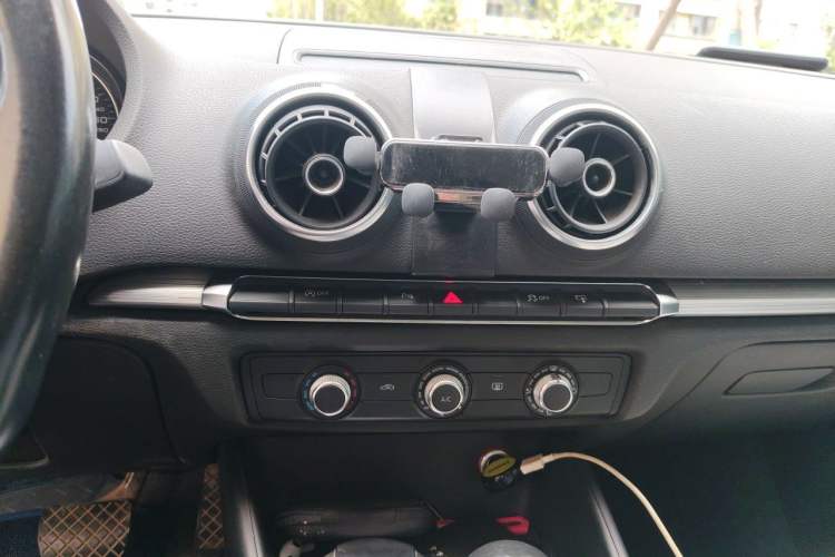 Used Audi A3 2016 Limousine 35 TFSI Prestige Edition Audio And AC Panel