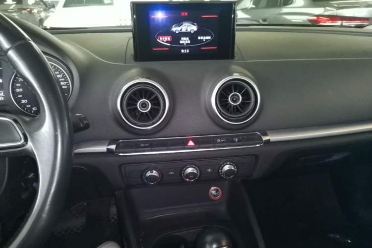 Used Audi A3 2016 Limousine 35 TFSI Ambition Edition Audio And AC Panel