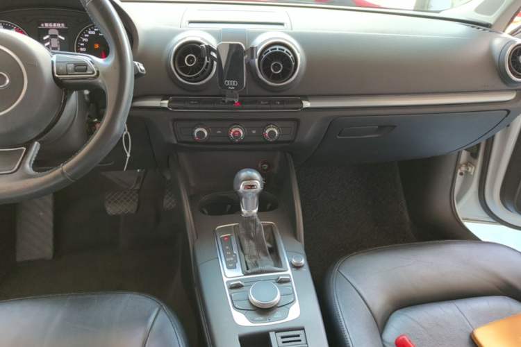 Used Audi A3 2016 Limousine 35 TFSI Prestige Edition Audio And AC Panel