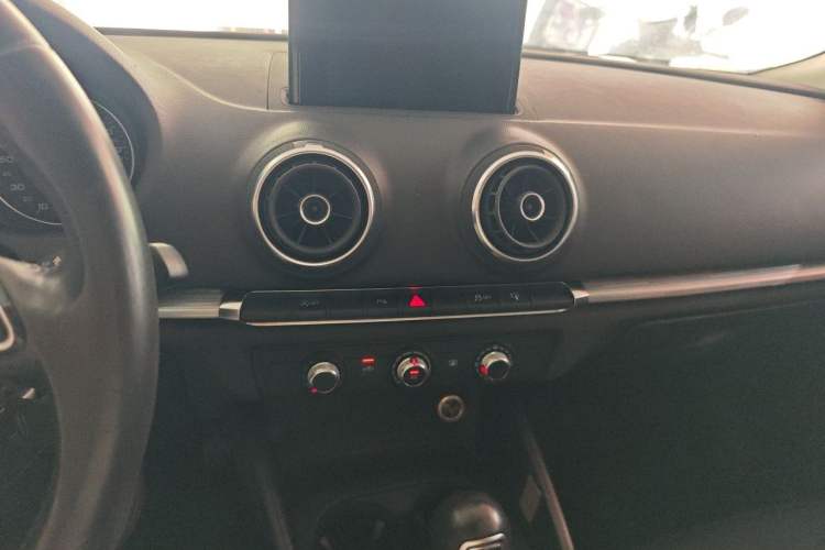 Used Audi A3 2016 Sportback 35 TFSI Ambition Audio And AC Panel