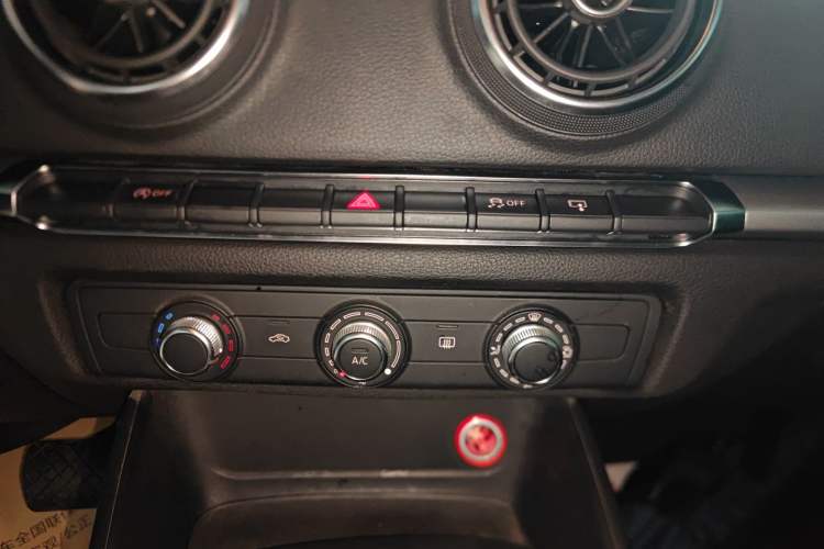 Used Audi A3 2016 Limousine 35 TFSI Ambition Edition Audio And AC Panel