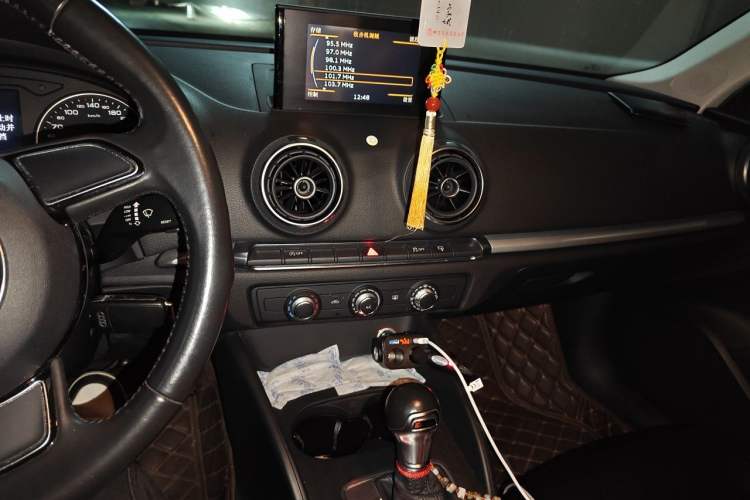 Used Audi A3 2016 Limousine 35 TFSI Ambition Edition Audio And AC Panel