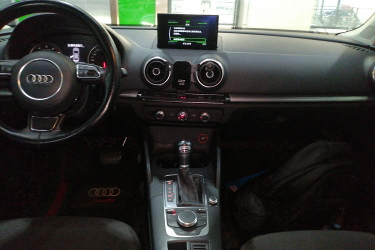 Used Audi A3 2016 Limousine 35 TFSI Prestige Edition Audio And AC Panel