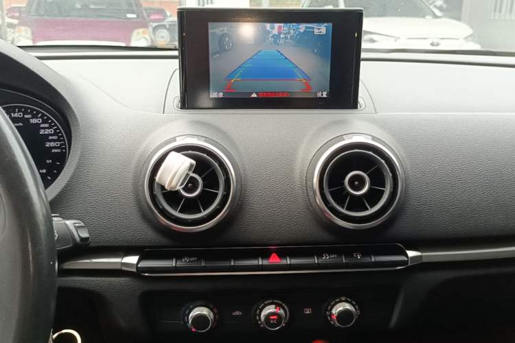 Used Audi A3 2016 Limousine 35 TFSI Ambition Edition Audio And AC Panel