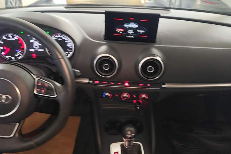 Used Audi A3 2016 Limousine 35 TFSI Ambition Edition Audio And AC Panel