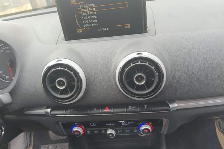 Used Audi A3 2016 Limousine 35 TFSI Style Edition Audio And AC Panel